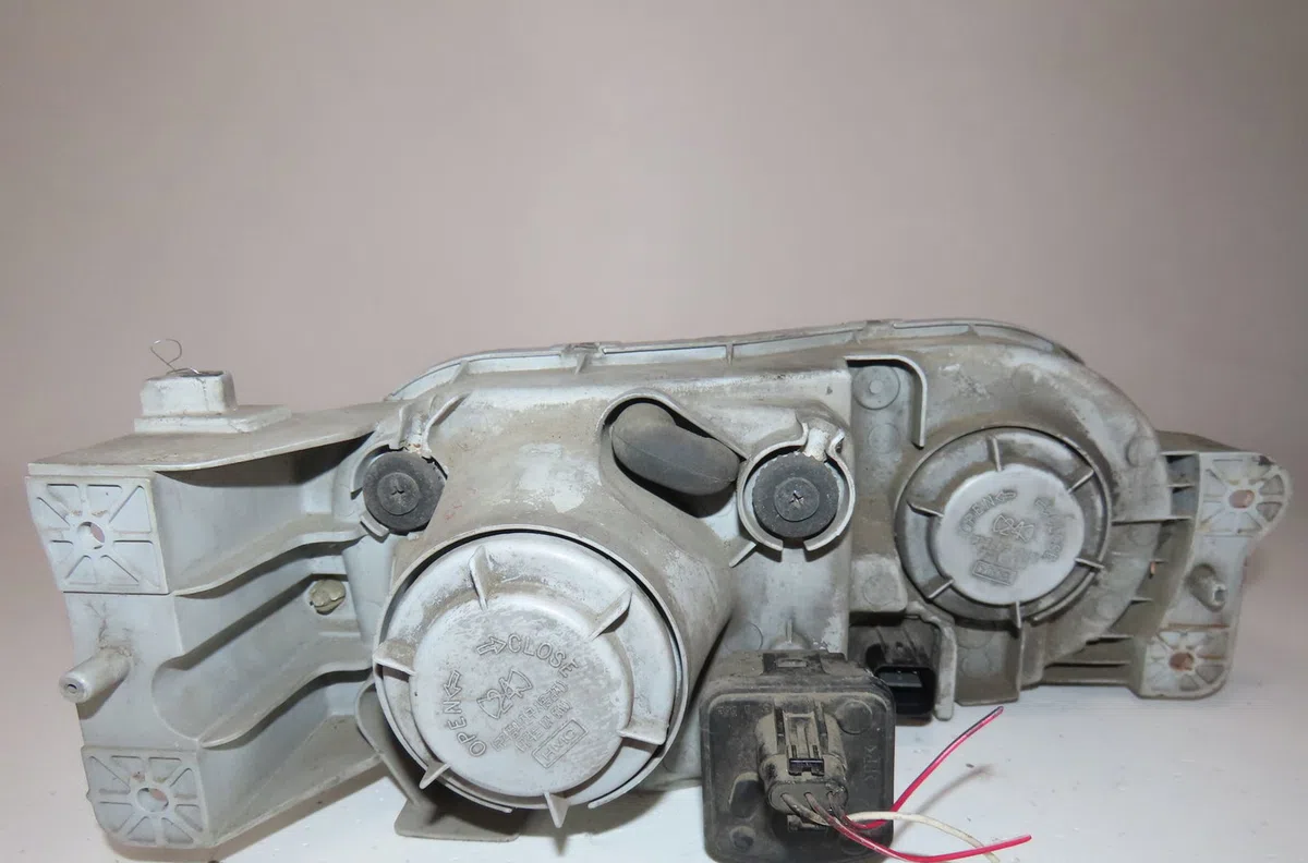 Phare gauche Hyundai COUPE I (RD) 1.6 16v (1998-2002) occasion