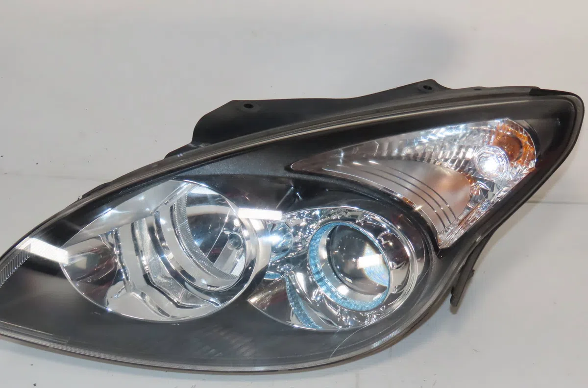 Phare gauche Hyundai I30 (FD) 1.4 (2007-2011) occasion