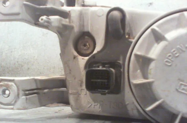 Phare gauche HYUNDAI PONY 1998 occasion