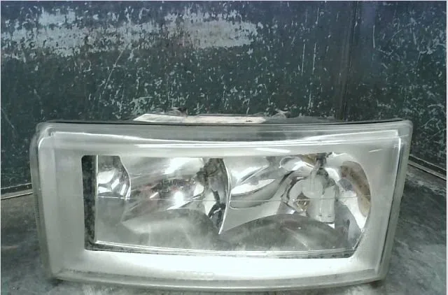 Phare gauche Iveco DAILY III Camionnette 35 c 17, 35 s 17 (2005-2006) occasion