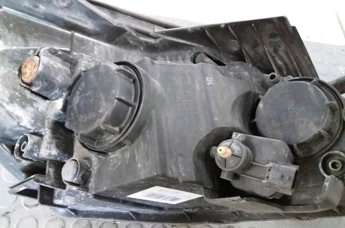 Phare gauche Kia CEE'D 3-5 portes (ED) 1.6 crdi 90 (2006-2012) occasion