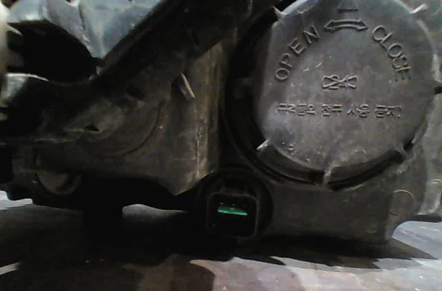Phare gauche Kia SORENTO I (JC) 2.5 crdi (2006-2011) occasion