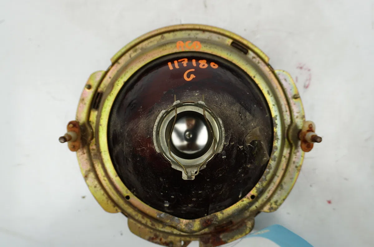 Phare gauche Lada NIVA Véhicule tout terrain fermé (2121, 2131) 1.7 lpg (2002-2015) occasion