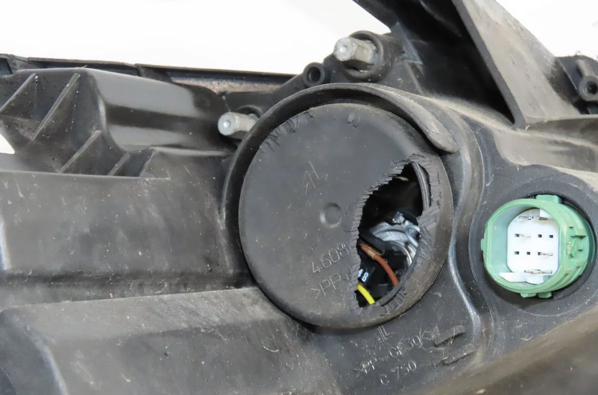 Phare gauche Lancia DELTA III (844_) 1.6 d multijet (844.axc11, 844.axc1a) (2008-2014) 5 portes occasion