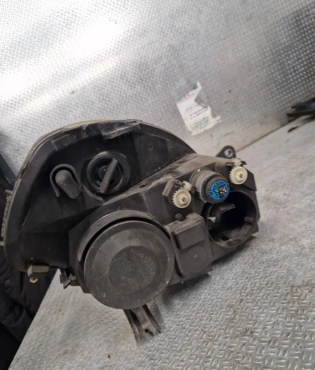 Phare gauche LANCIA YPSILON 4  YPSILON 4 PHASE 2 occasion