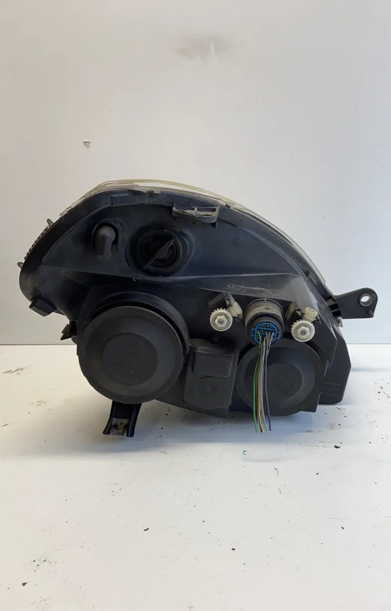 Phare gauche Lancia YPSILON (843_) 1.3 d multijet (843.axf11, 843.axf1a, 843.axm11,... (2006-2011) occasion