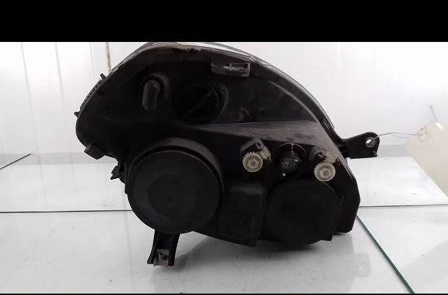 Phare gauche Lancia YPSILON (843_) 1.3 d multijet (843.axf11, 843.axf1a, 843.axm11,... (2006-2011) occasion
