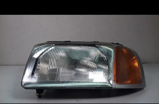 Phare gauche Land rover FREELANDER I Soft Top (L314) 1.8 i 16v 4x4 (1998-2006) occasion