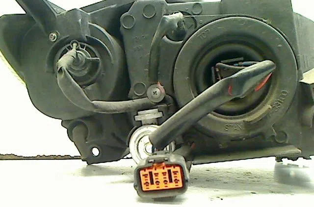 Phare gauche Mazda 2 (DY) 1.25 (dy3w) (2003-2007) occasion