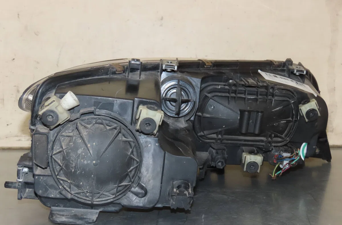 Phare gauche Mazda 6 Station Wagon (GY) 2.0 di (gy19) (2002-2005) occasion