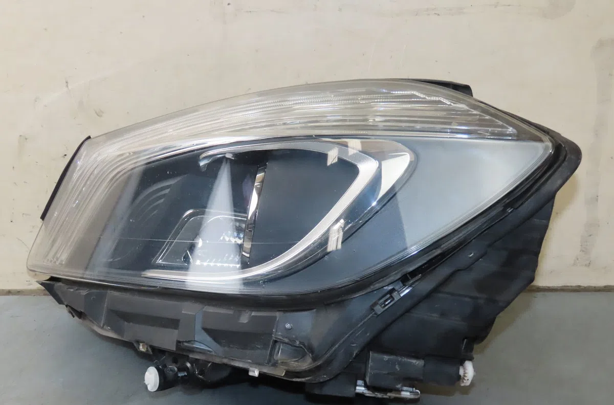 Phare gauche Mercedes-benz CLASSE A (W176) A 180 (176.042) (2012-2018) occasion