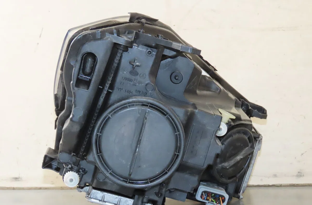 Phare gauche Mercedes-benz CLASSE A (W176) A 180 (176.042) (2012-2018) occasion