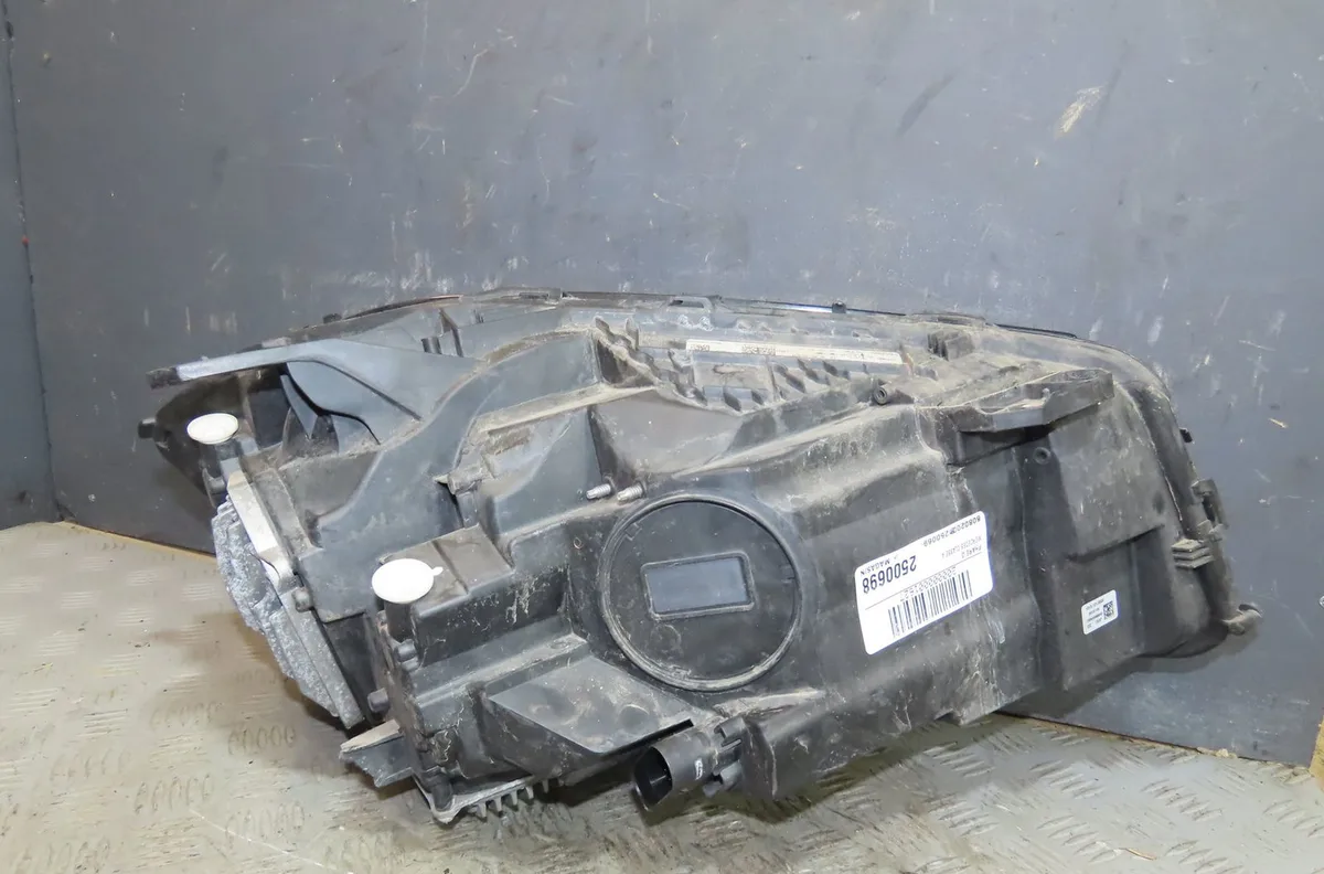 Phare gauche Mercedes-benz CLASSE A (W176) A 250 (176.050) (2015-2018) occasion