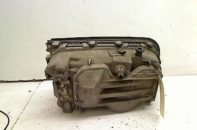 Phare gauche Mercedes-benz CLASSE C (W202) C 180 (202.018) (1993-2000) 4 portes occasion
