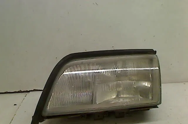 Phare gauche Mercedes-benz CLASSE C (W202) C 180 (202.018) (1993-2000) 4 portes occasion