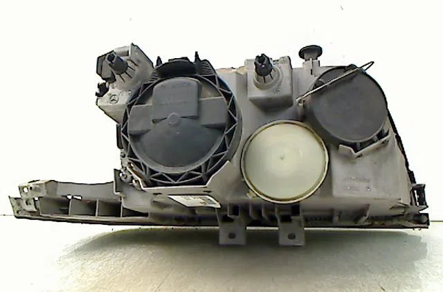 Phare gauche Mercedes-benz CLASSE C (W202) C 180 (202.018) (1993-2000) 4 portes occasion