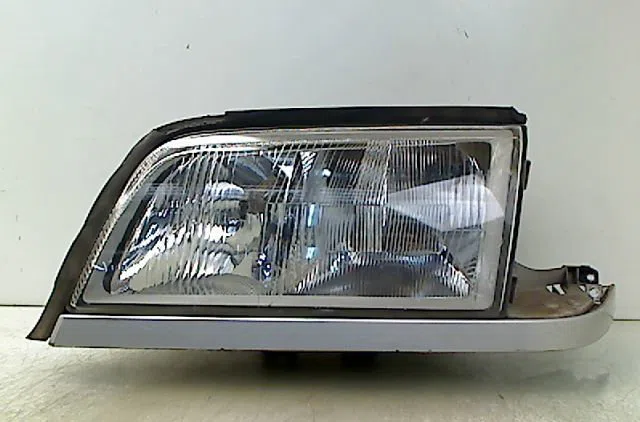 Phare gauche Mercedes-benz CLASSE C (W202) C 180 (202.018) (1993-2000) 4 portes occasion