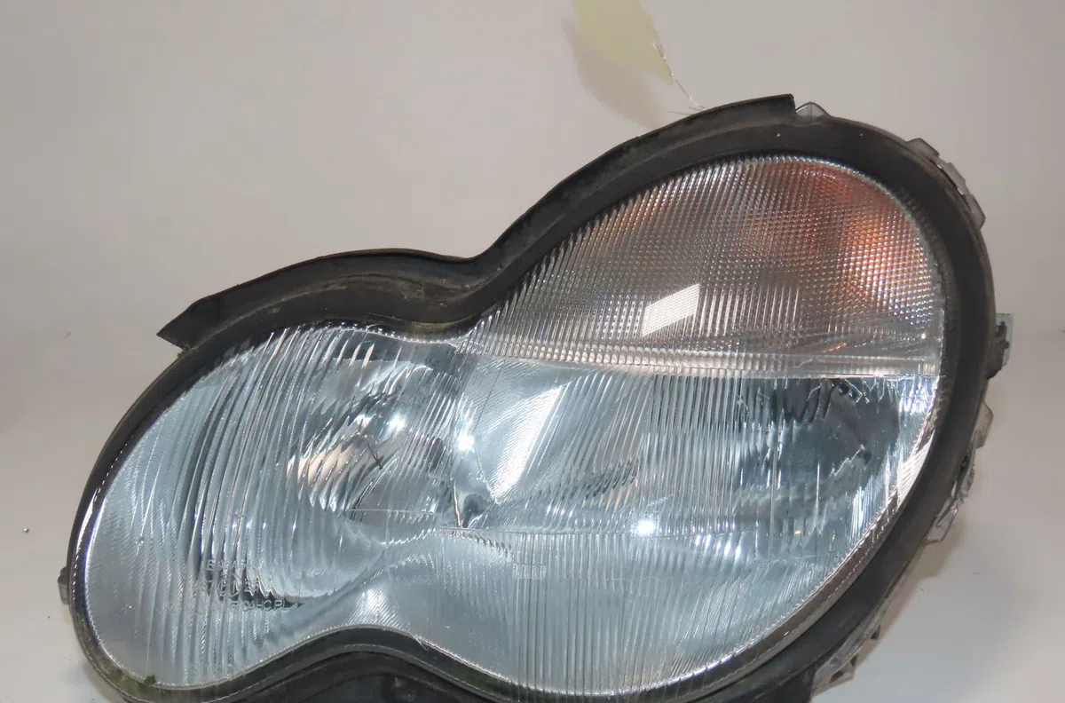 Phare gauche Mercedes-benz CLASSE C (W203) C 200 cdi (203.004) (2000-2003) 4 portes occasion