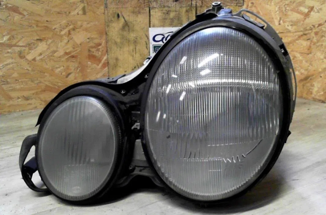 Phare gauche Mercedes-benz CLASSE E (W210) E 220 cdi (210.006) (1998-1999) occasion
