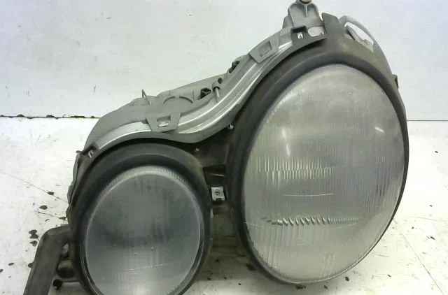 Phare gauche MERCEDES E290 occasion