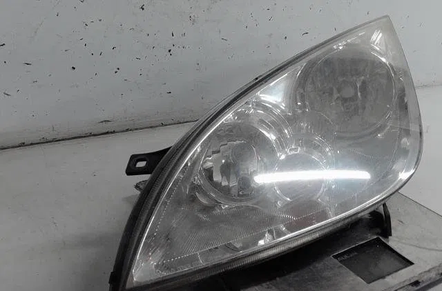 Phare gauche Mitsubishi COLT VI (Z3_A, Z2_A) 1.5 di-d (z38a) (2004-2012) occasion