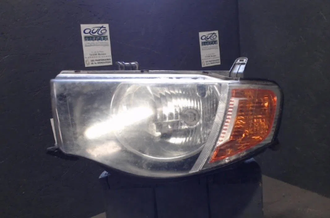 Phare gauche MITSUBISHI L200 IV  L200 IV DOUBLE CABINE occasion