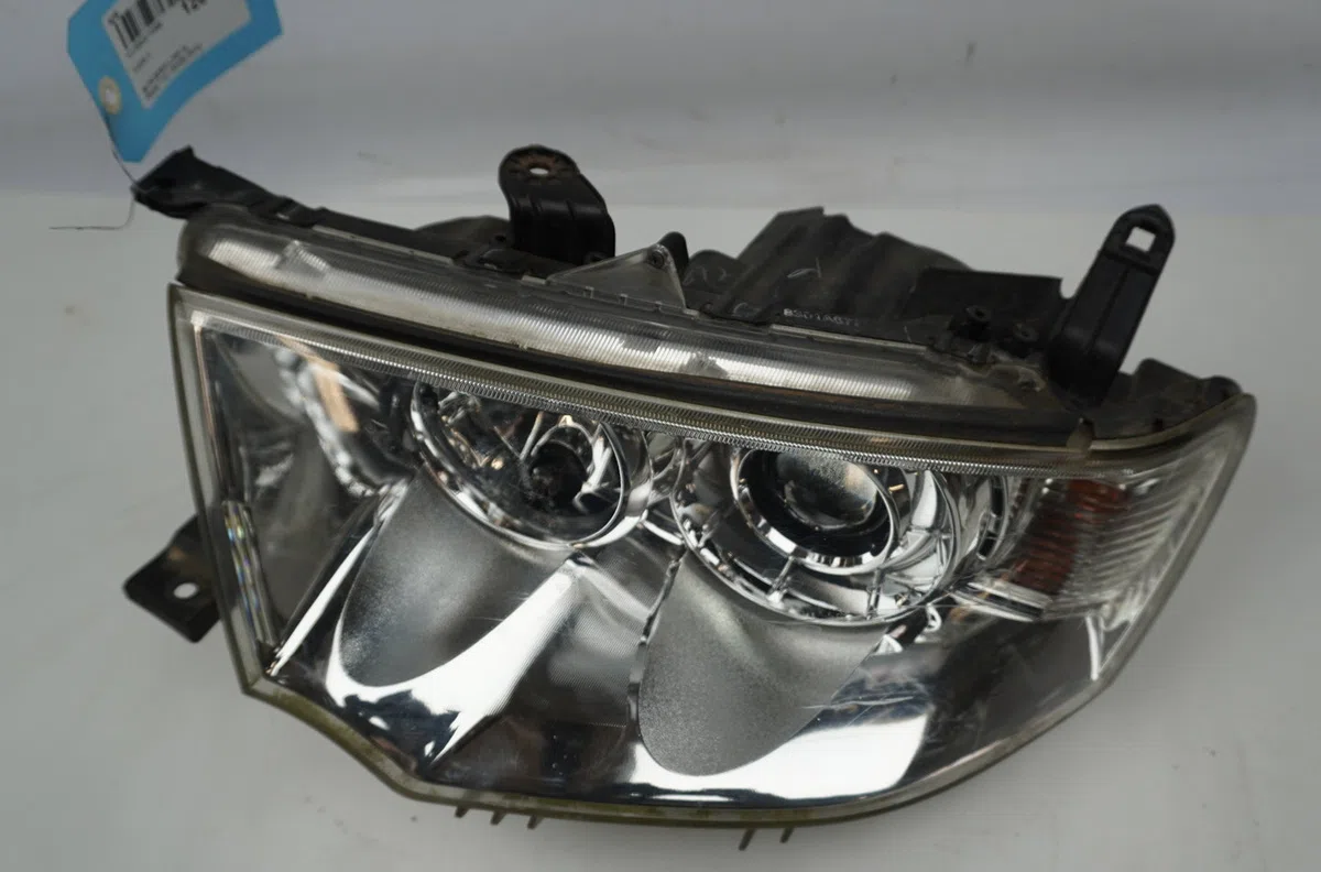 Phare gauche Mitsubishi L200 - TRITON (KA_T, KB_T) 2.5 di-d 4wd (kb4t) (2005-2015) 4 portes occasion