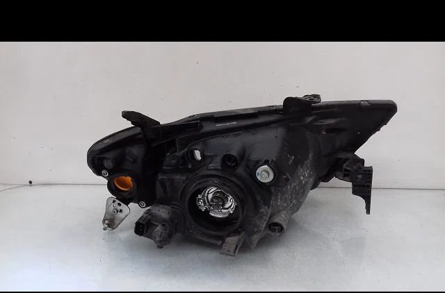 Phare gauche Mitsubishi L200 - TRITON (KA_T, KB_T) 2.5 di-d 4wd (kb4t) (2005-2015) 4 portes occasion