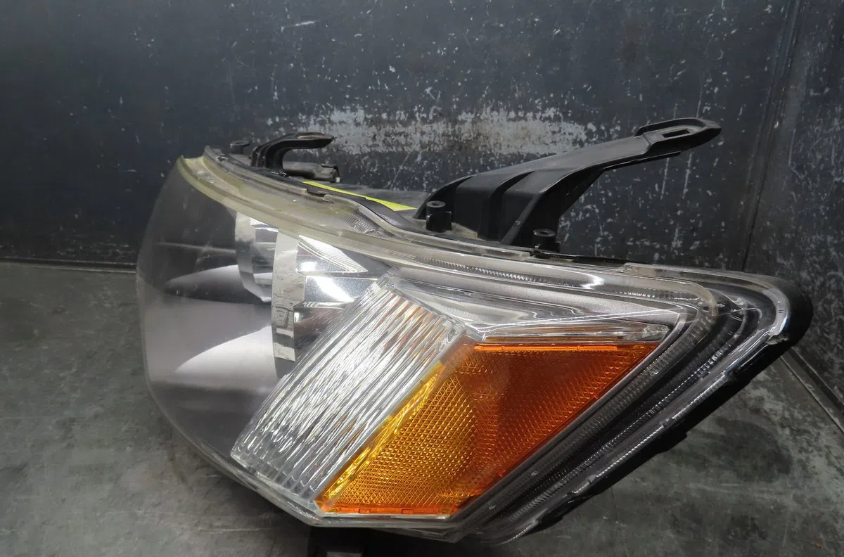Phare gauche Mitsubishi OUTLANDER II (CW_W) 2.0 di-d (cw8w) (2007-2012) occasion