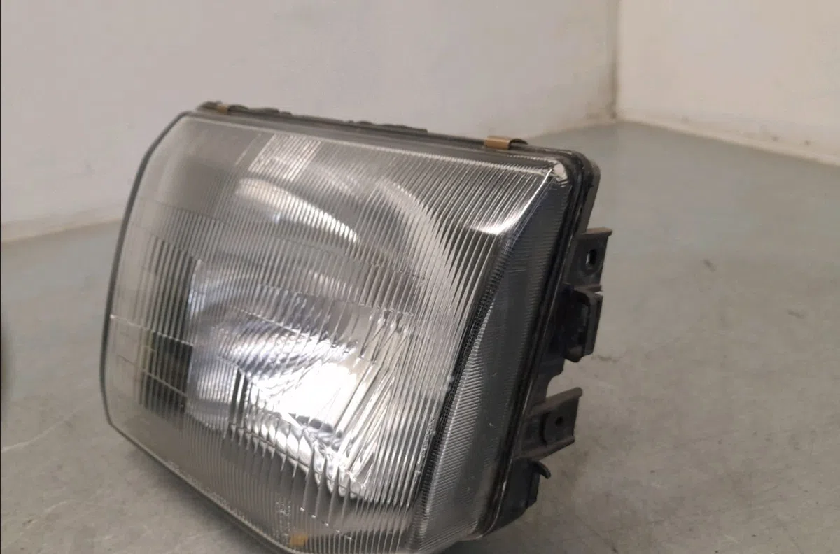 Phare gauche MITSUBISHI PAJERO II  2.5 TD occasion