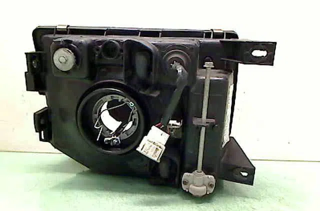 Phare gauche MITSUBISHI PAJERO II 2005 occasion