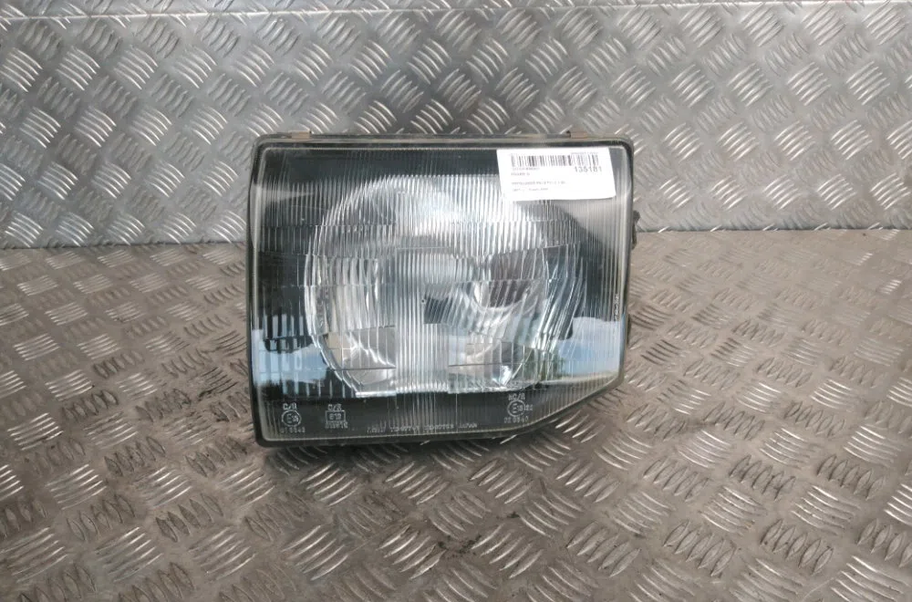 Phare gauche Mitsubishi PAJERO II (V3_W, V2_W, V4_W) 2.8 td (v46w, v26w) (1994-1999) occasion