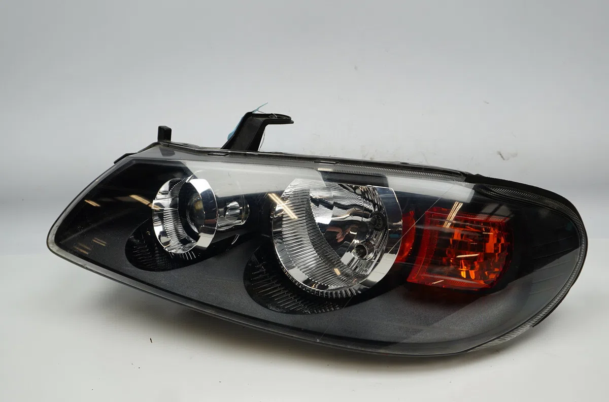 Phare gauche Nissan ALMERA II Hatchback (N16) 1.8 (2000-2002) occasion