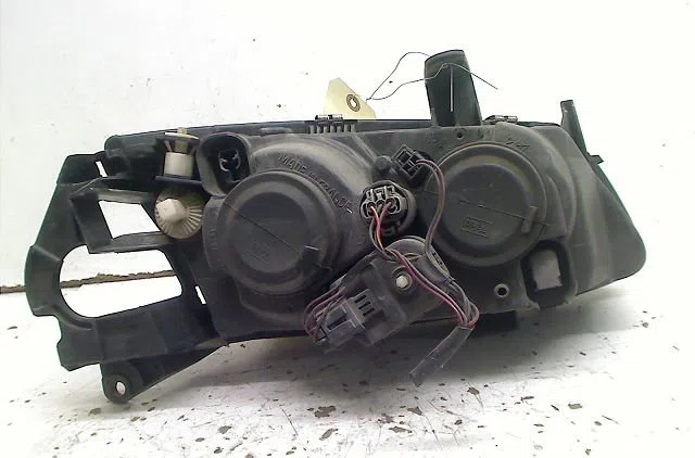 Phare gauche Nissan ALMERA II Hatchback (N16) 2.2 di (2000-2003) occasion