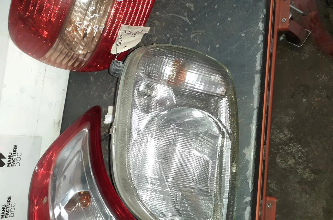 Phare gauche Nissan MICRA II (K11) 1.0 i 16v (1992-2000) occasion