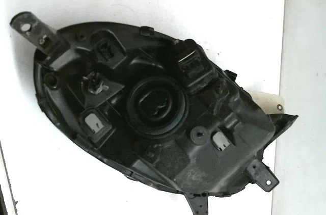 Phare gauche Nissan MICRA III (K12) 1.5 dci (2003-2010) occasion