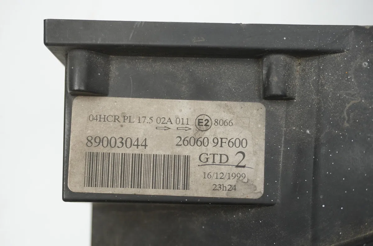 Phare gauche Nissan PRIMERA Hatchback (P11) 2.0 td (1996-2002) occasion