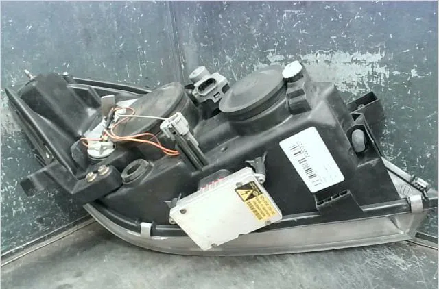 Phare gauche Nissan PRIMERA Hatchback (P12) 2.0 (2002-2008) occasion