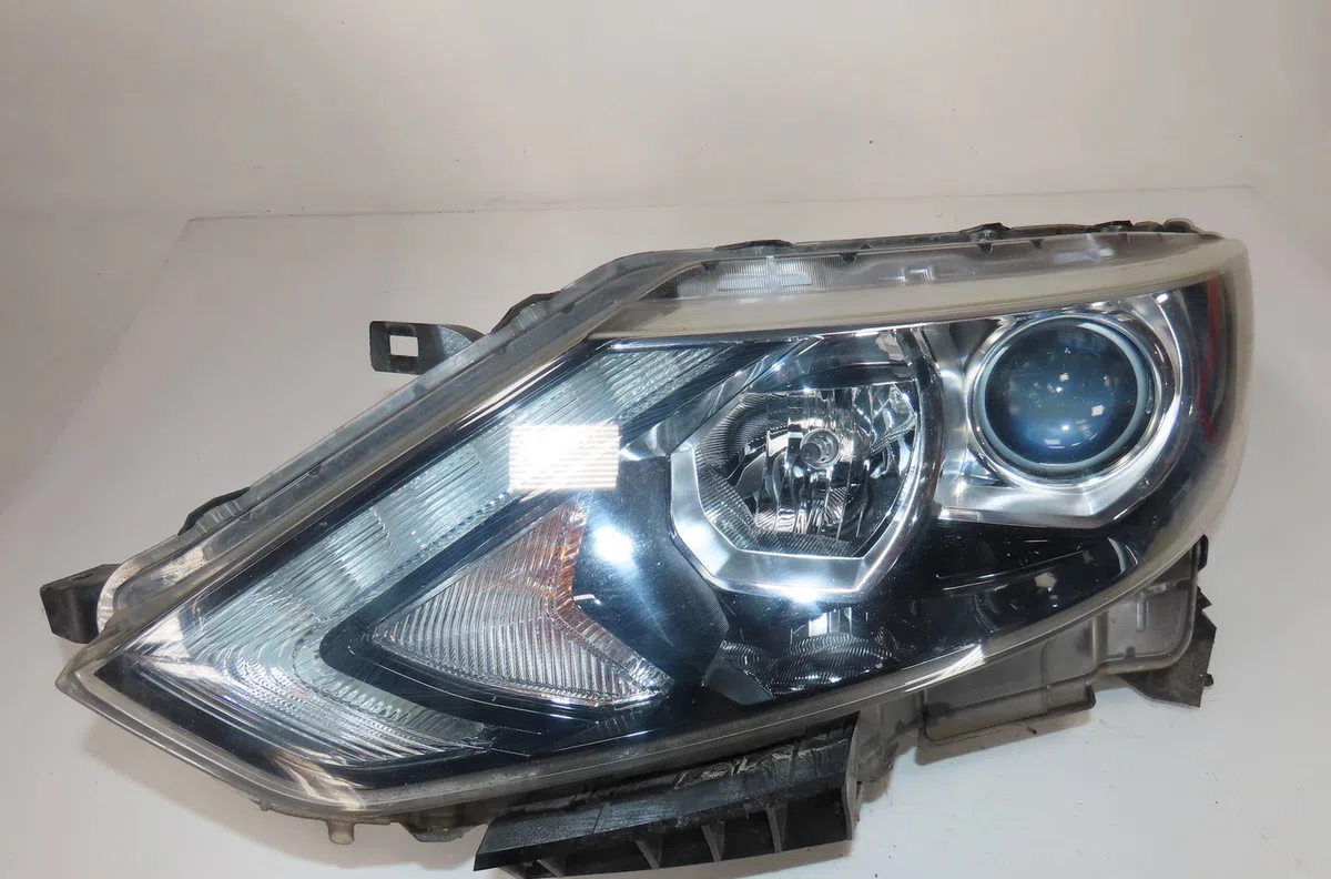 Phare gauche Nissan QASHQAI II SUV (J11, J11_) 1.5 dci (2013) 5 portes occasion