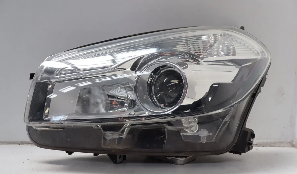 Phare gauche Nissan QASHQAI - QASHQAI 2 I (J10, NJ10, JJ10E) 2.0 dci traction intégrale (2007-2013) 5 portes occasion