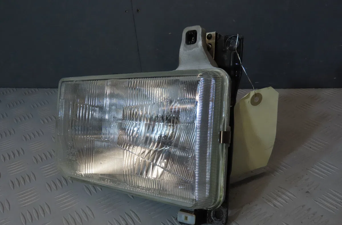 Phare gauche Nissan TERRANO I (WD21) 2.4 i 4wd (1987-1993) occasion