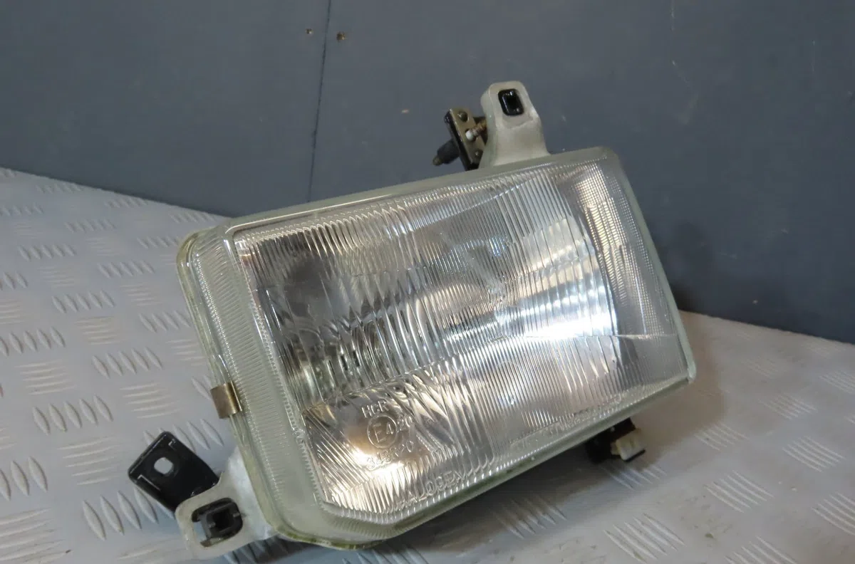 Phare gauche Nissan TERRANO I (WD21) 2.4 i 4wd (1987-1993) occasion