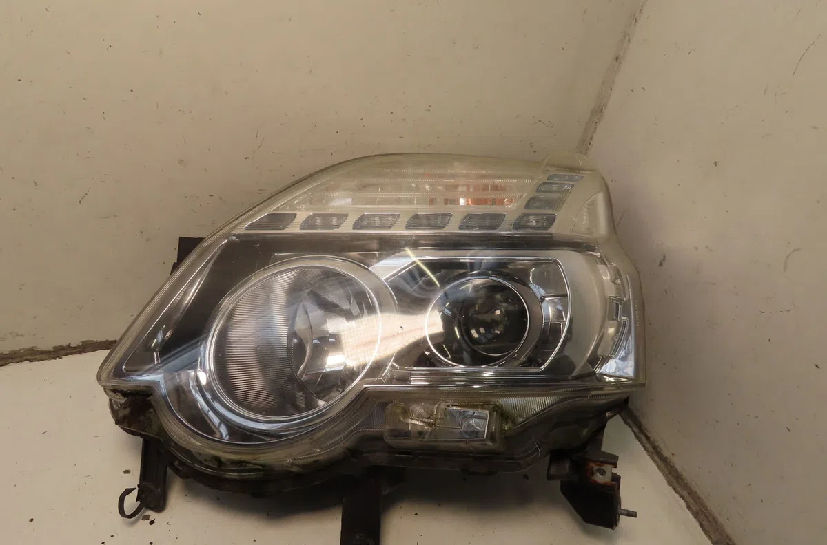 Phare gauche Nissan X-TRAIL II (T31) 2.0 dci 4x4 (2007-2013) occasion