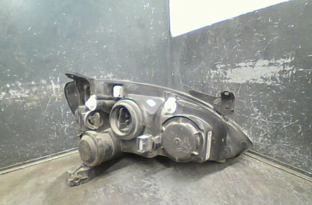 Phare gauche OPEL CORSA 2001 occasion