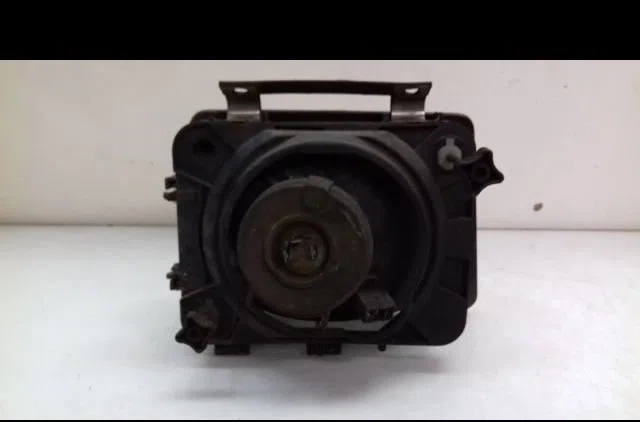 Phare gauche Opel CORSA A 3-5 portes (S83) 1.3 s (f08, m08, f68, m68) (1982-1989) occasion