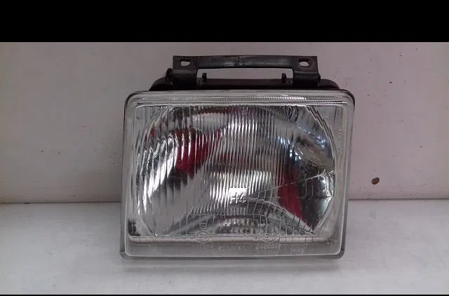 Phare gauche Opel CORSA A 3-5 portes (S83) 1.3 s (f08, m08, f68, m68) (1982-1989) occasion