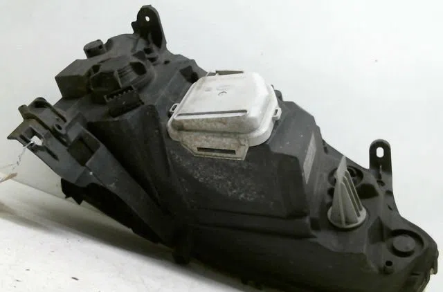Phare gauche Opel CORSA C (X01) 1.2 (f08, f68) (2000-2009) occasion