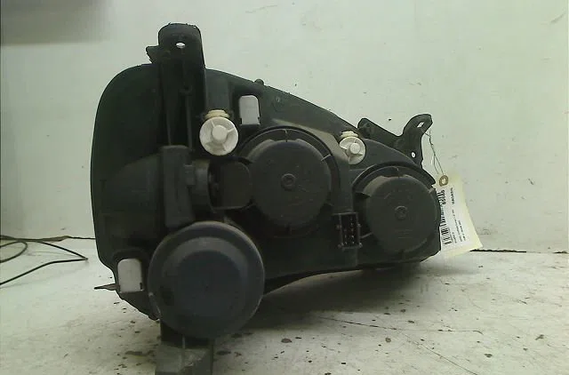 Phare gauche Opel CORSA C (X01) 1.2 (f08, f68) (2000-2009) occasion