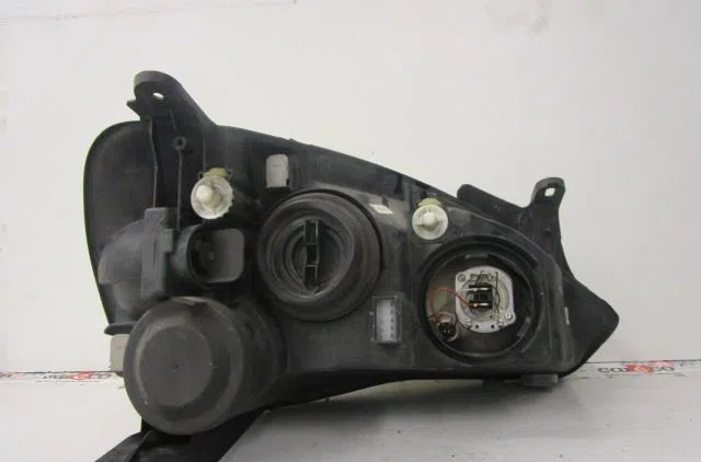 Phare gauche Opel CORSA C (X01) 1.4 (f08, f68) (2000-2009) occasion