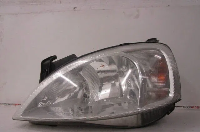 Phare gauche Opel CORSA C (X01) 1.7 dti (f08, f68) (2000-2009) 5 portes occasion